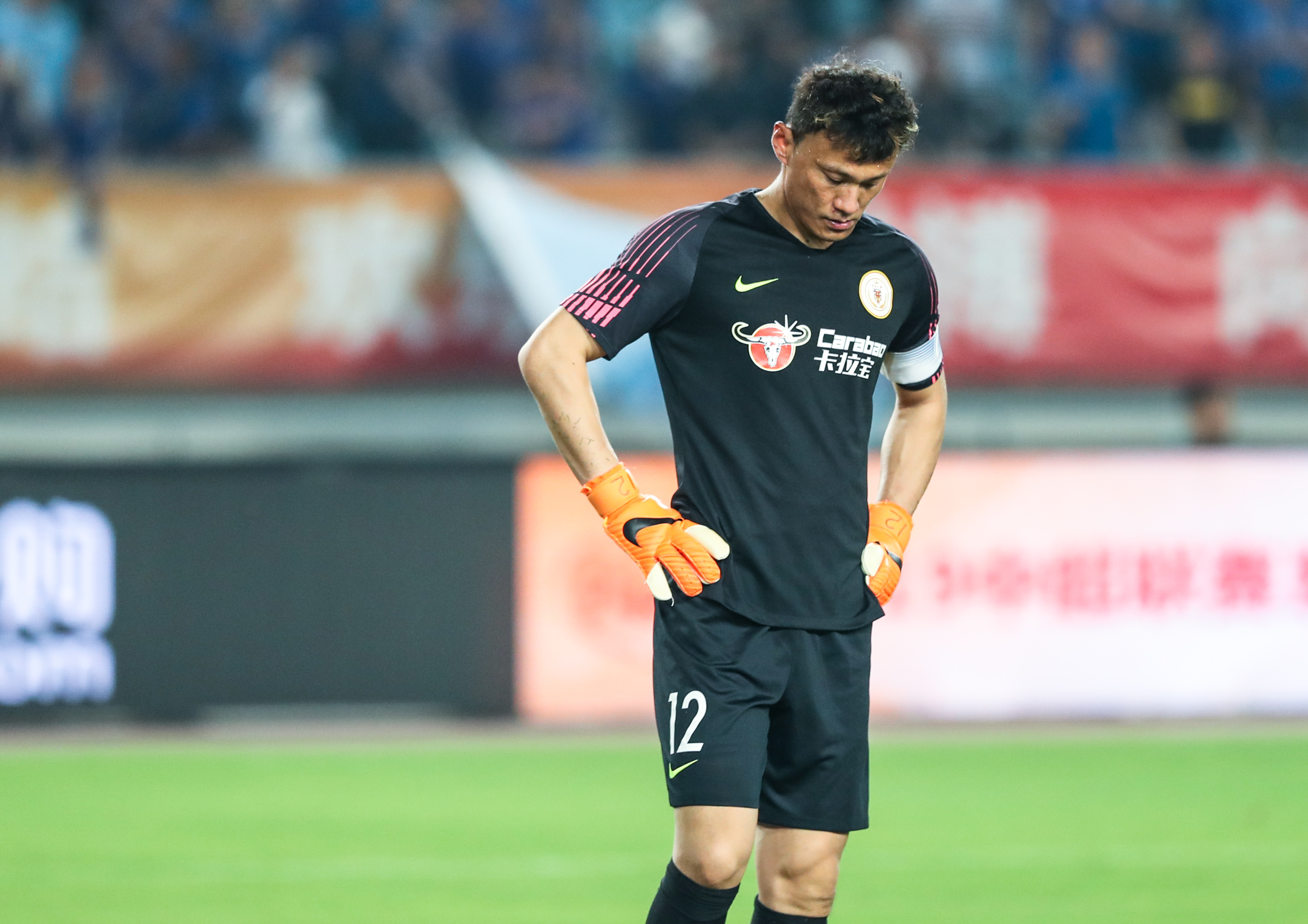 包含北京人和主场击败江苏苏宁，保持主场不败的词条